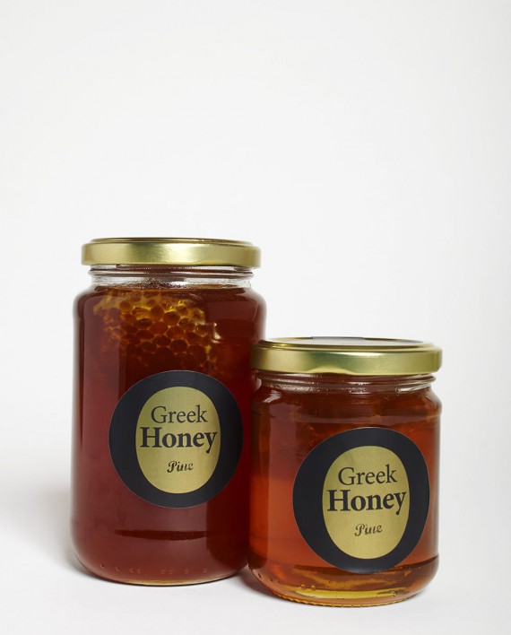 Miel Grec de pin avec morceau de rayon de miel
