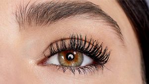 Comment Utiliser de l’Eyeliner Blanc au lieu du Noir : 10 Conseils & Astuces